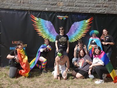 Teilnehmende beim CSD Solingen 2021