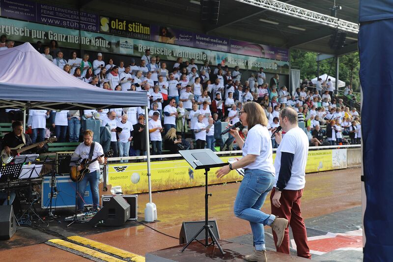 Chorerlebnis „650 Stimmen“ im Walder Stadion